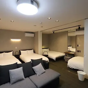 White Crystal Roomb , 福岡市 日本